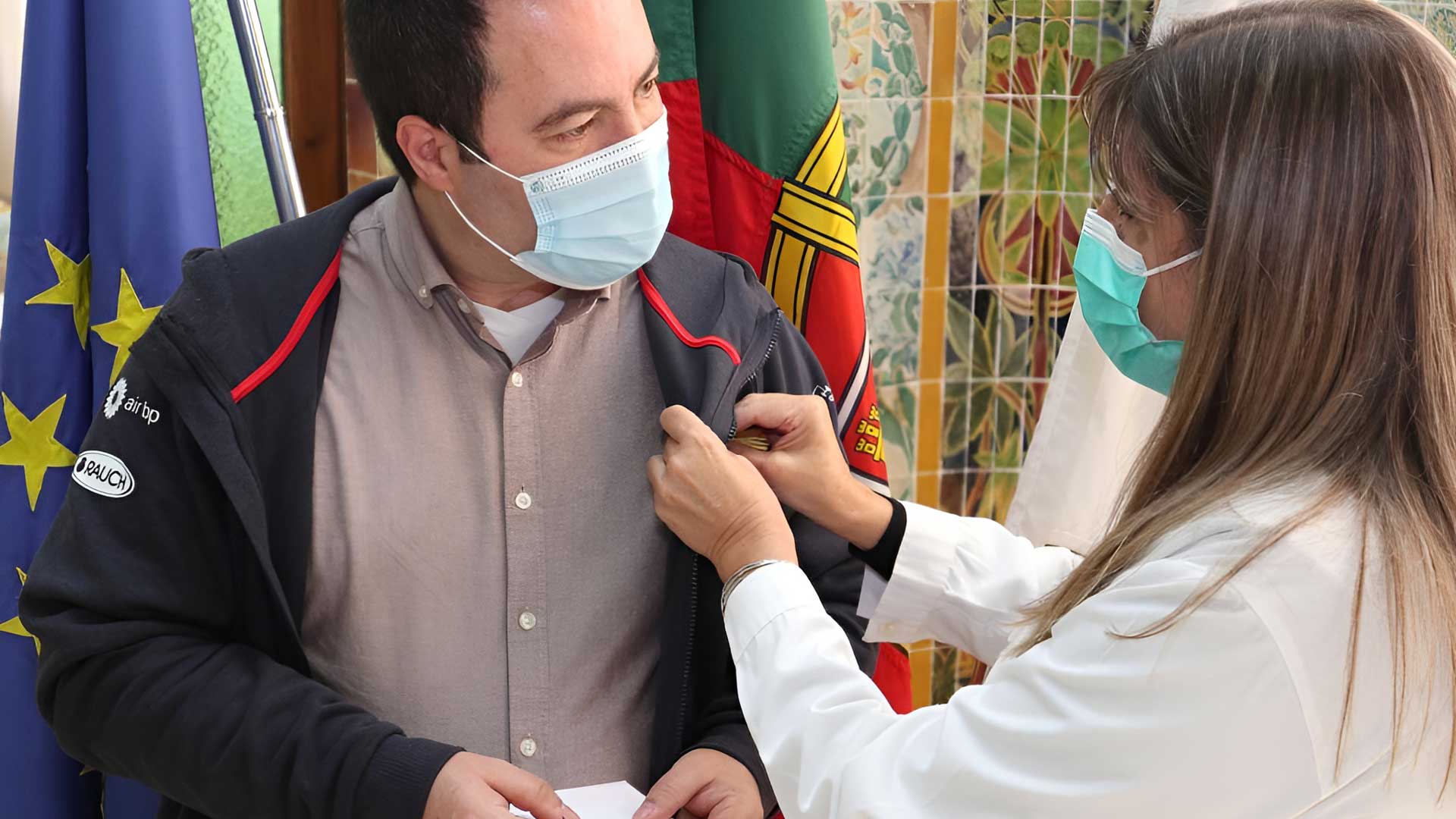 Profissional de saúde recebe medalha